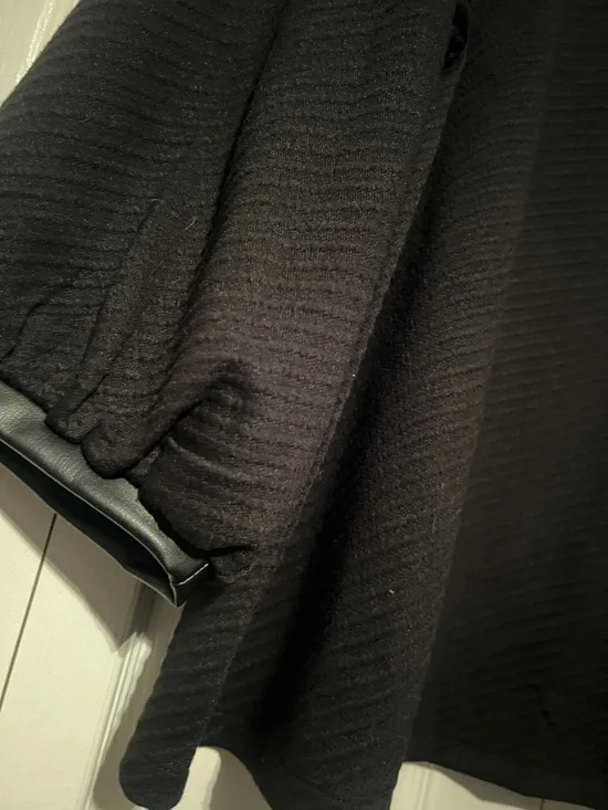 Anne Klein Black Textured Blouse Size Large Puff Sleeve Career Top Like New - Picture 4 of 7